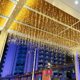 thumbnail image 4 of Guirnalda de luces LED con forma de carámbano Dinheiro, 16,4 pies, 216 luces LED, inserto de luz de hadas estrellada para bodas, fiestas y jardines, 4 of 5