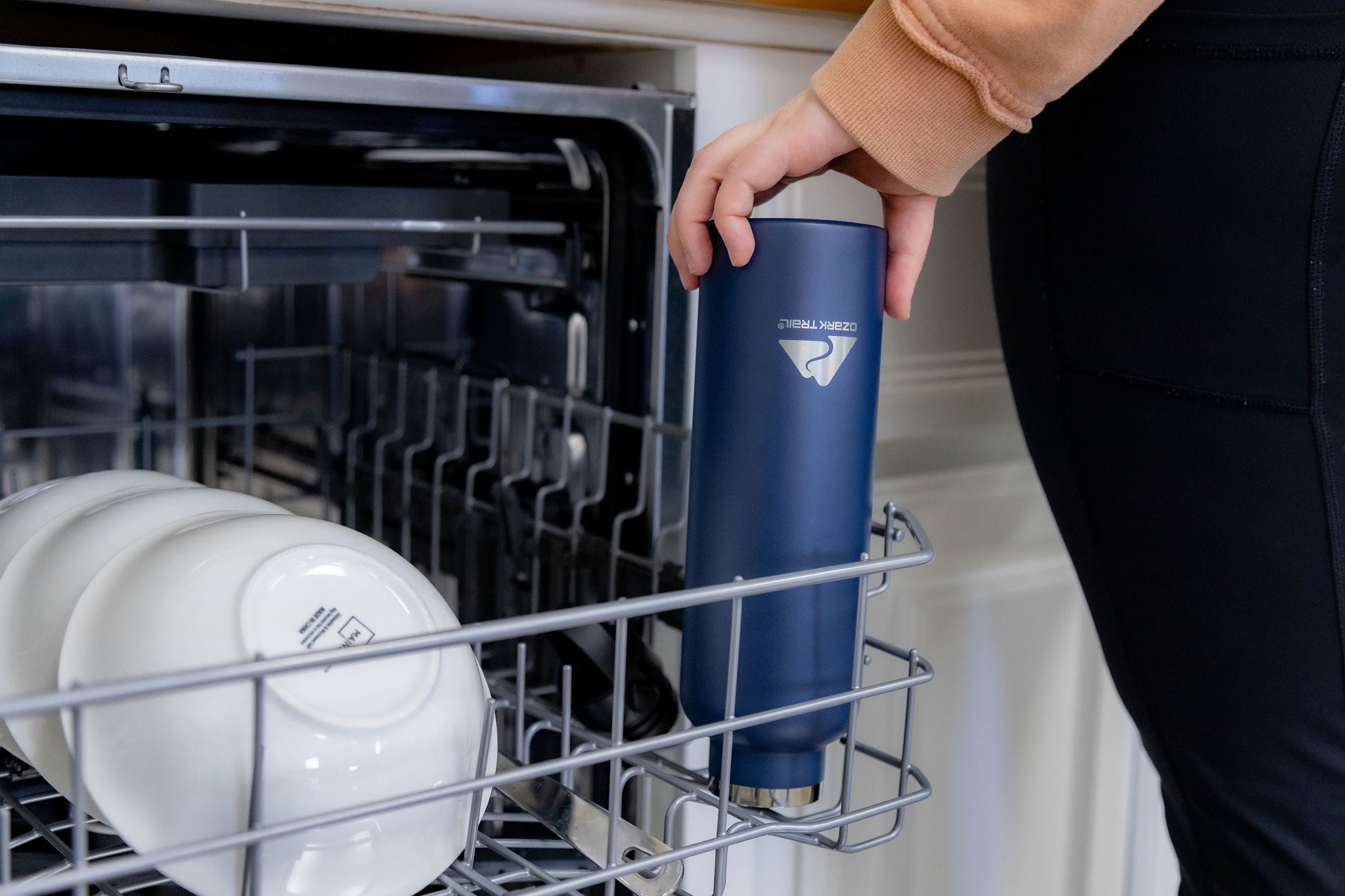 The sleek blue design adds a touch of style to the bottle, making it visually appealing while still being functional. With a capacity of 24 fluid ounces, it offers ample space to accommodate a generous amount of liquid, reducing the need for constant refills.