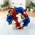 thumbnail image 1 of Ramo de rosas artificiales patrióticas: flores decorativas de mano para el Día de la Independencia con cinta de la bandera, pétalos con textura realista para decoración del hogar o celebraciones., 1 of 5