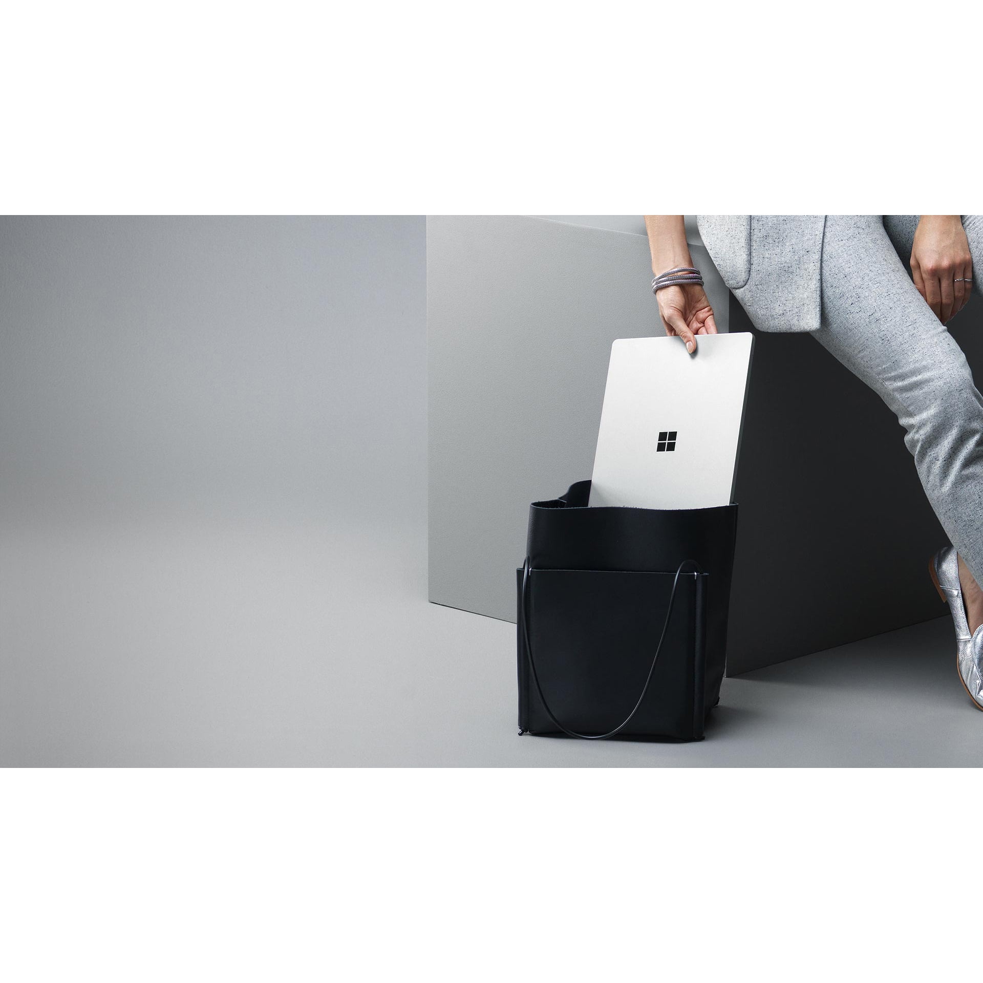 New Microsoft Surface Laptop 1st Gen Intel Core i7 8GB RAM 256GB