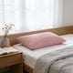 thumbnail image 5 of Fundas de almohada estándar de microfibra de 2, sensación suave de terciopelo, absorbente de humedad, resistente a arrugas, fundas antideslizantes para pelo y piel, tamaño estándar de 20x30 pulgadas, 5 of 6
