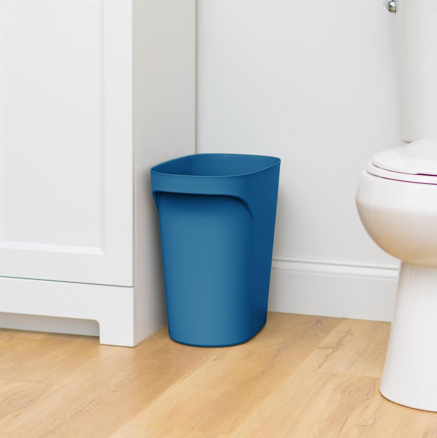 IRIS 6 Gal / 24 Qt Plastic Wastebasket Garbage Trash Cans