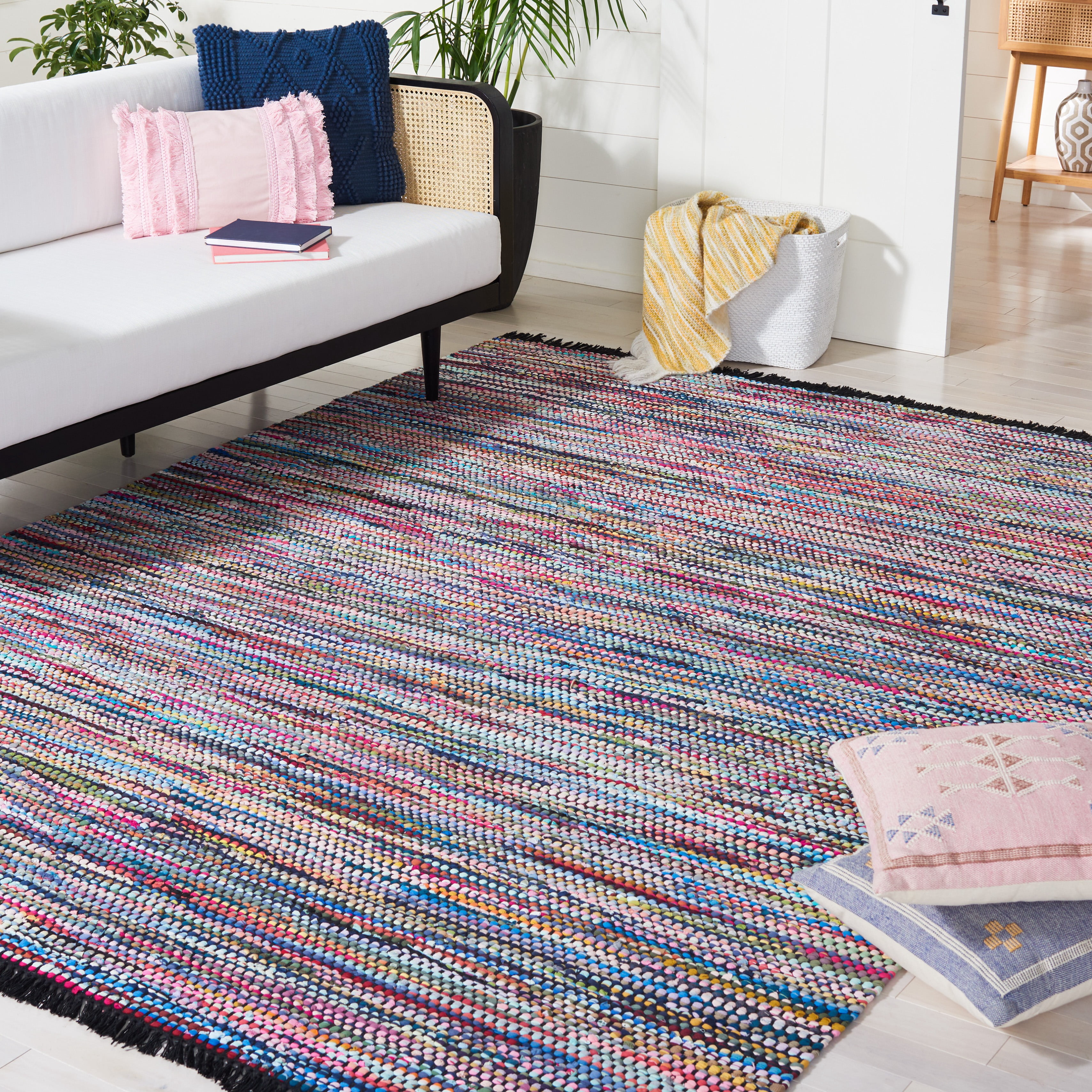 SAFAVIEH Montauk Renae Distressed Area Rug, Black/Pink, 9' x 12'