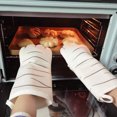 thumbnail image 4 of Guante de horno Bearachild resistente al calor diseño de gato naranja, 4 of 6