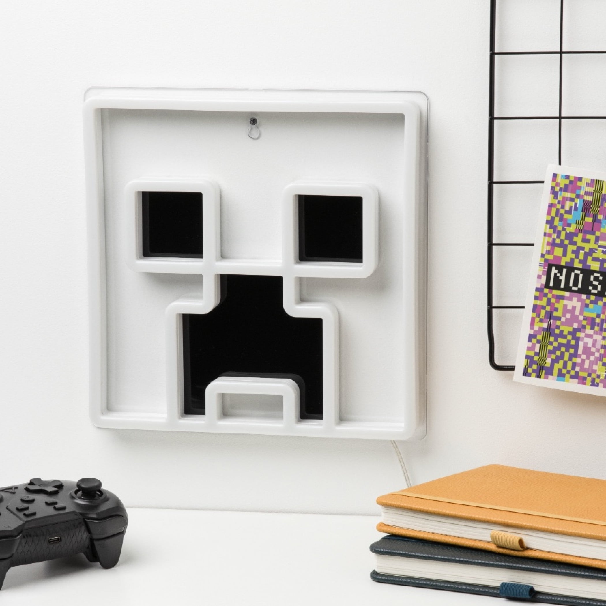Creeper Iconic LED Wall-Mountable Light Officially Licensed Minecraft Room Decor for Boys and Girls, Gamer Night Light in Vibrant Green   - Paladone