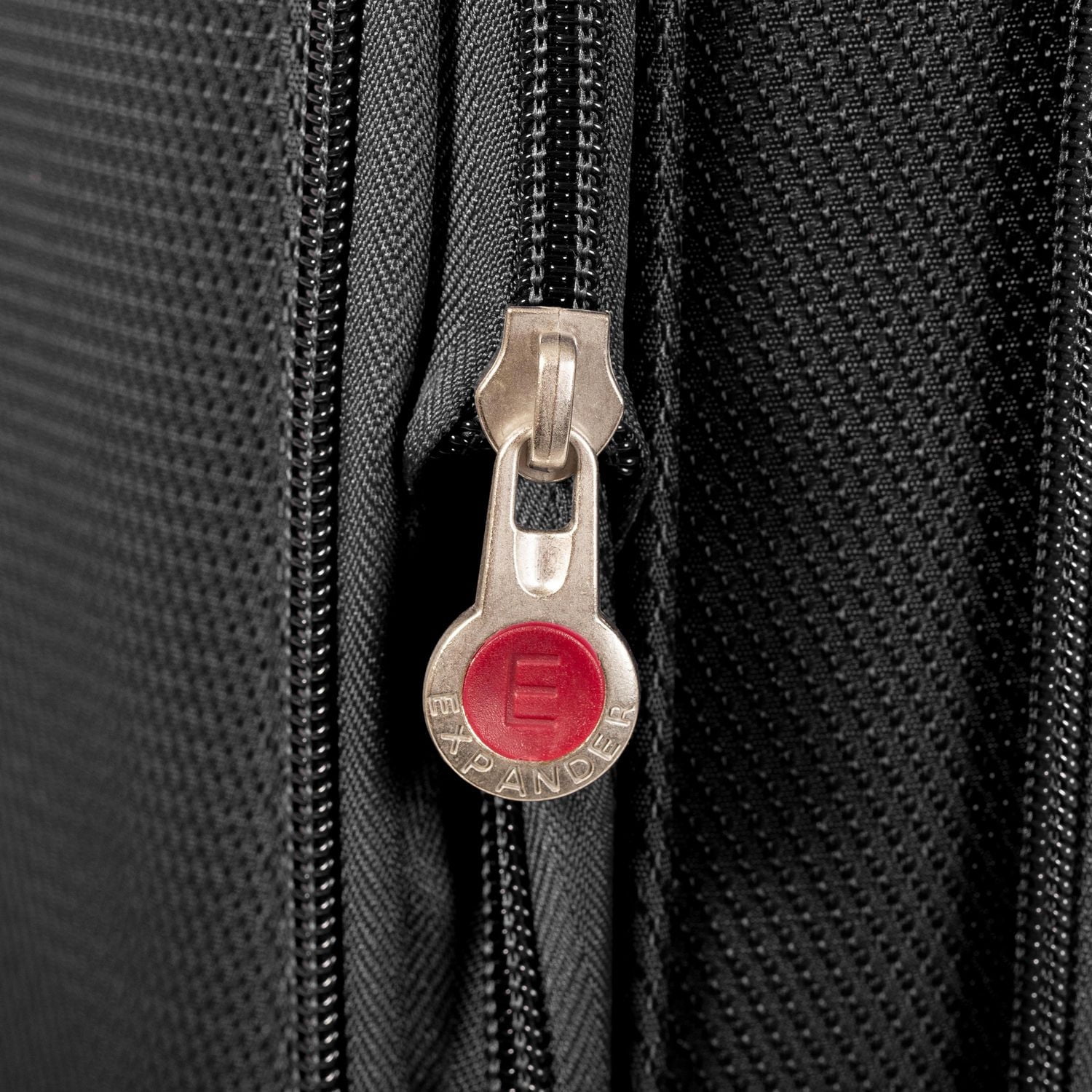 JT 32IN SOFTSIDE BLK, 32" Softside Luggage