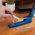 thumbnail image 4 of Grapadora Swingline 747 Business con capacidad para 30 hojas, color azul, 4 of 8
