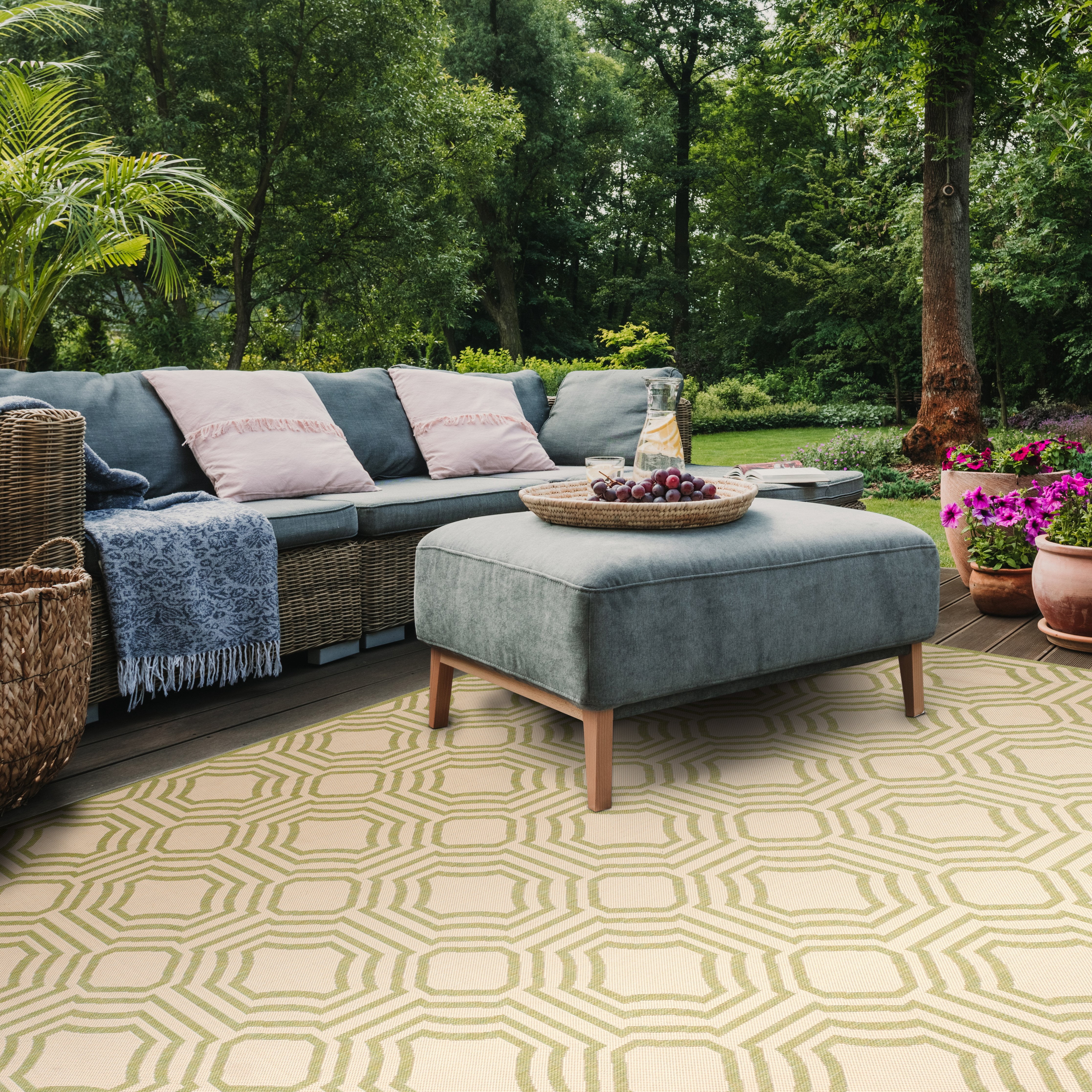 Safavieh Courtyard Brooklyn Geometric Indoor/Outdoor Area Rug, Beige/Sweet Pea, 5'3" x 7'7"