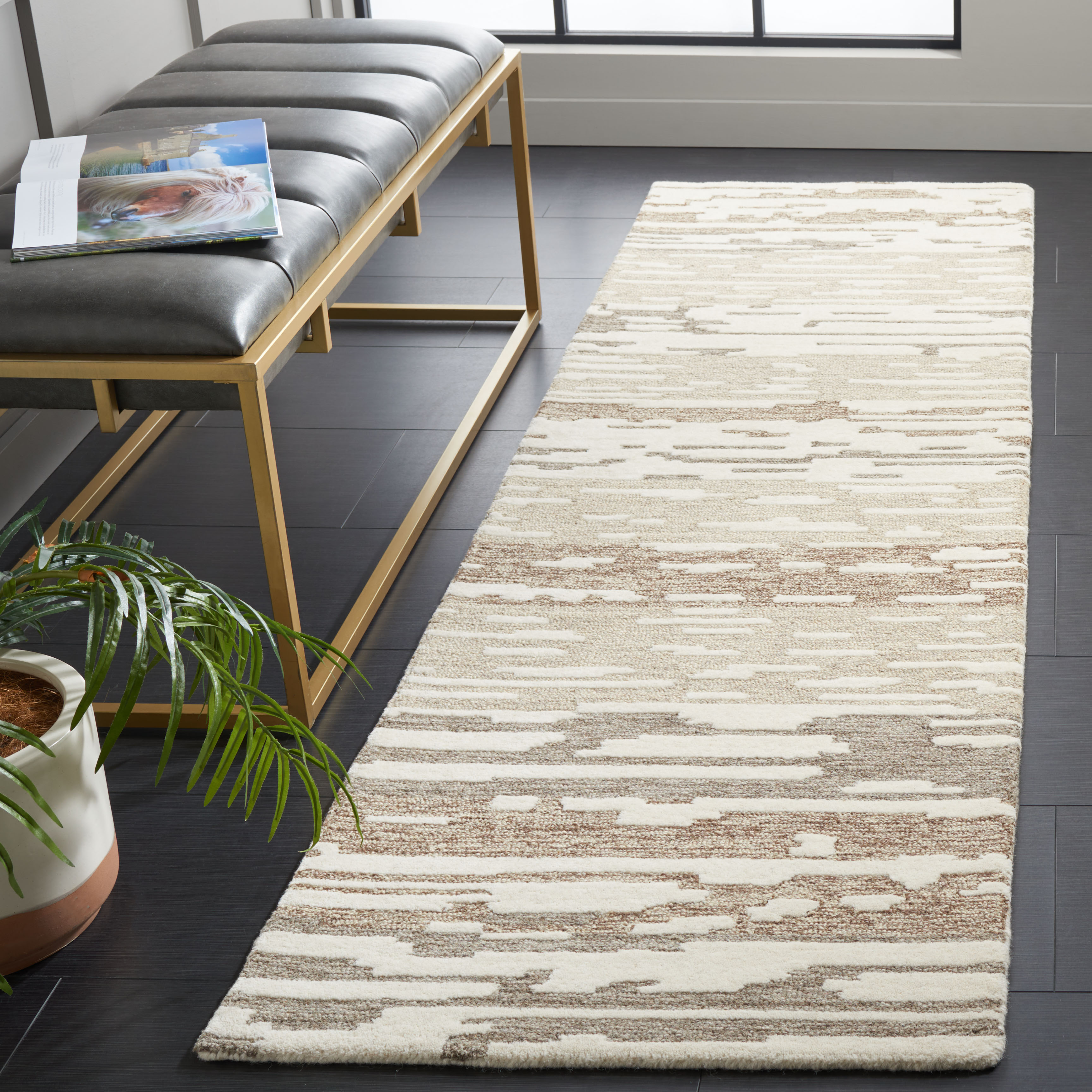 SAFAVIEH Fifth Avenue Deemer Abstract Runner Rug, Natural/Brown, 2'3" x 8'