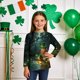 thumbnail image 1 of Blusas y camisas de manga larga con cuello redondo, informales, con estampado del Día de San Patricio, de manga tres cuartos y cuello redondo, para niños de talla mediana y grande., 1 of 6