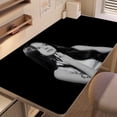 thumbnail image 1 of Olivia Rodrigo alfombrilla de escritorio/mesa extra-grande con base antideslizante de cuero y diseño temático; versátil para escritorios de ordenador, mesas de comedor, etc.60*110cm, 1 of 6