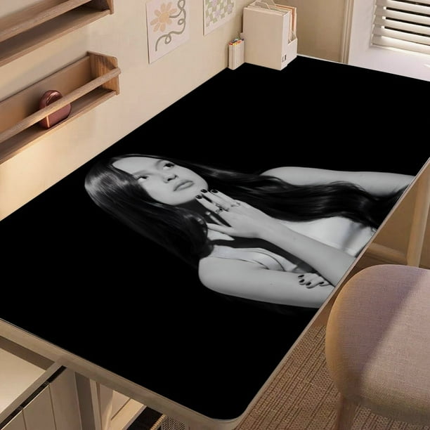 Olivia Rodrigo alfombrilla de escritorio/mesa extra-grande con base antideslizante de cuero y diseño temático; versátil para escritorios de ordenador, mesas de comedor, etc.40*80cm