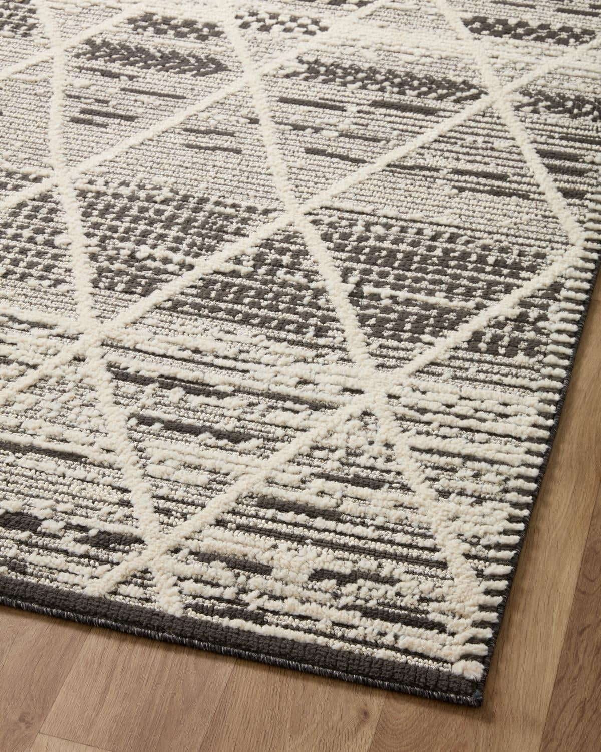 Loloi Fabian Charcoal / Ivory 2'-7" x 4' Area Rug