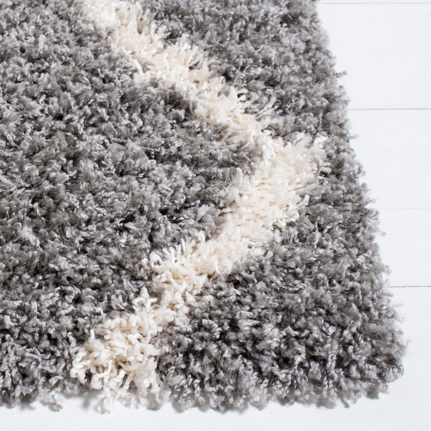 Safavieh Venus Carleen Chevron Shag Area Rug