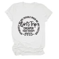 thumbnail image 4 of Camiseta holgada de manga corta con cuello redondo y diseño de cuello redondo para mujer, estilo informal, con la frase "Girls Trips Cheaper Than Letters", 4 of 4