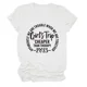 thumbnail image 4 of Camiseta holgada de manga corta con cuello redondo y diseño de cuello redondo para mujer, estilo informal, con la frase "Girls Trips Cheaper Than Letters", 4 of 4