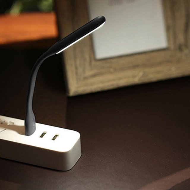 Lámpara LED USB Mini computadora portátil portátil Escritorio de lectura Iluminación nocturna (Negro)