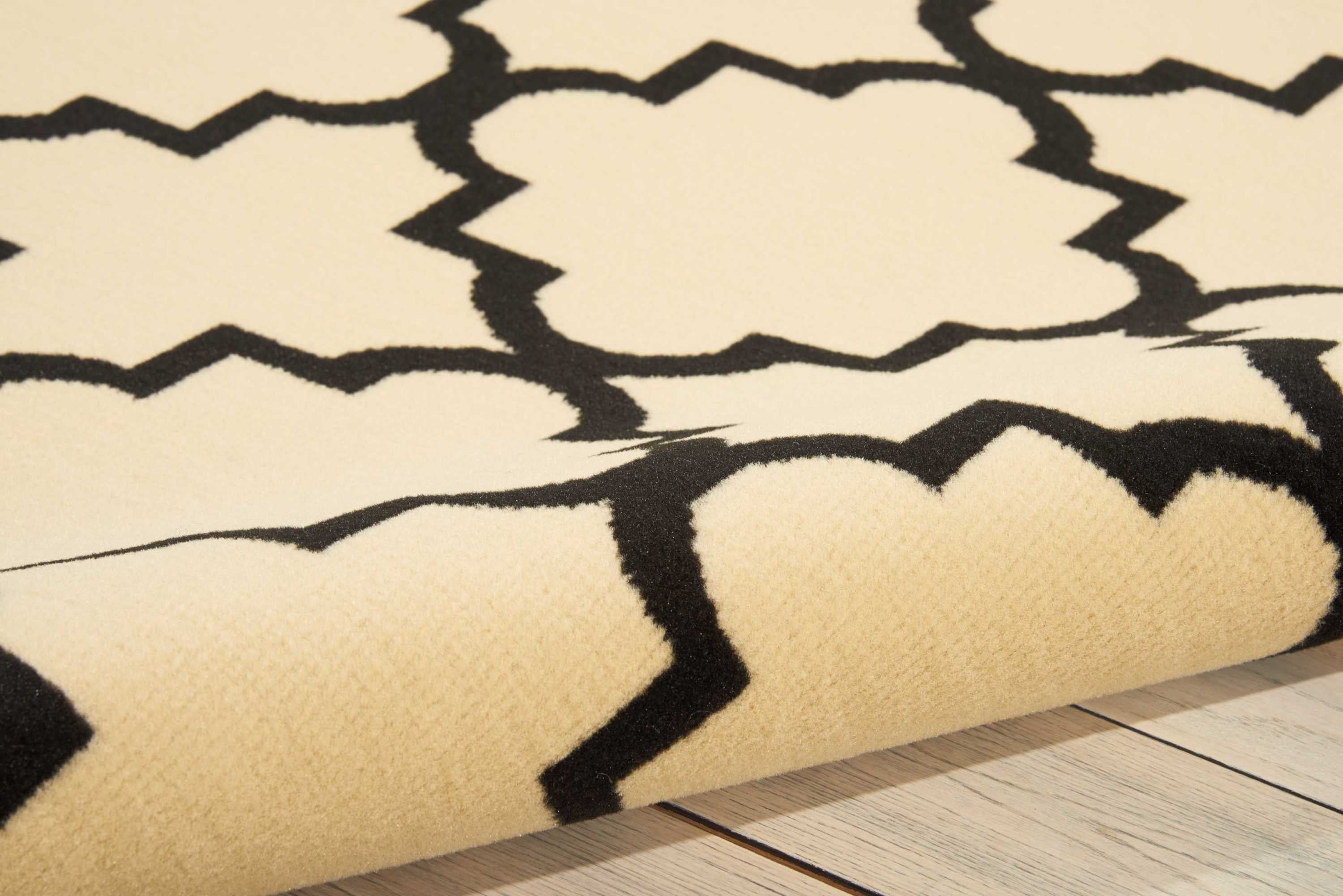Eclectic Essentials Cream/White Moroccan Trellis Area Rug