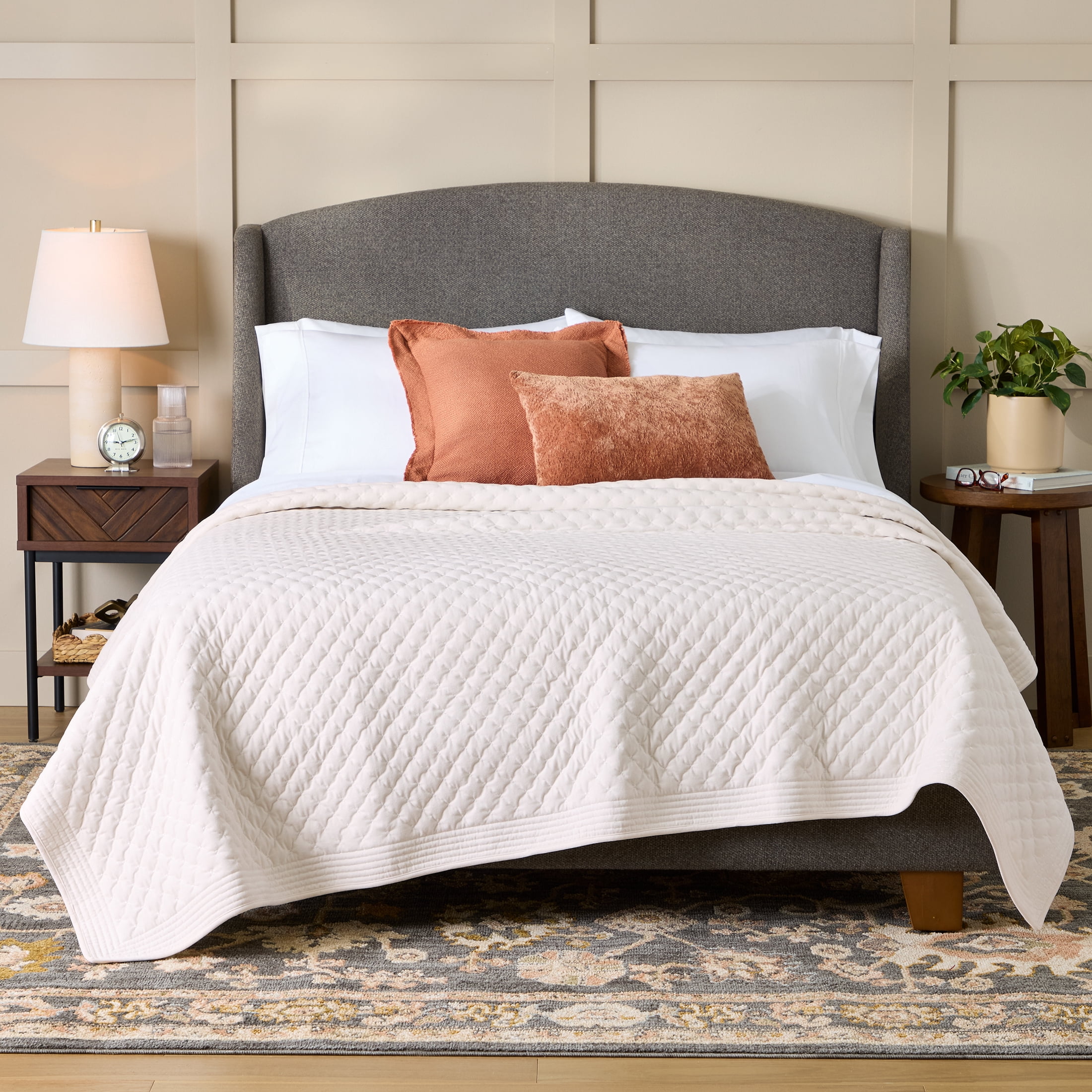 Better Homes & Gardens Vanilla Dream Tufted Matte Velvet Quilt, Full/Queen