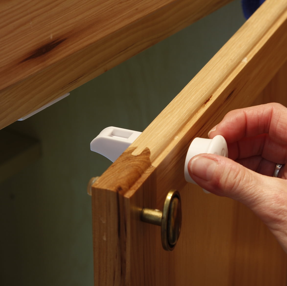 baby proof cabinets