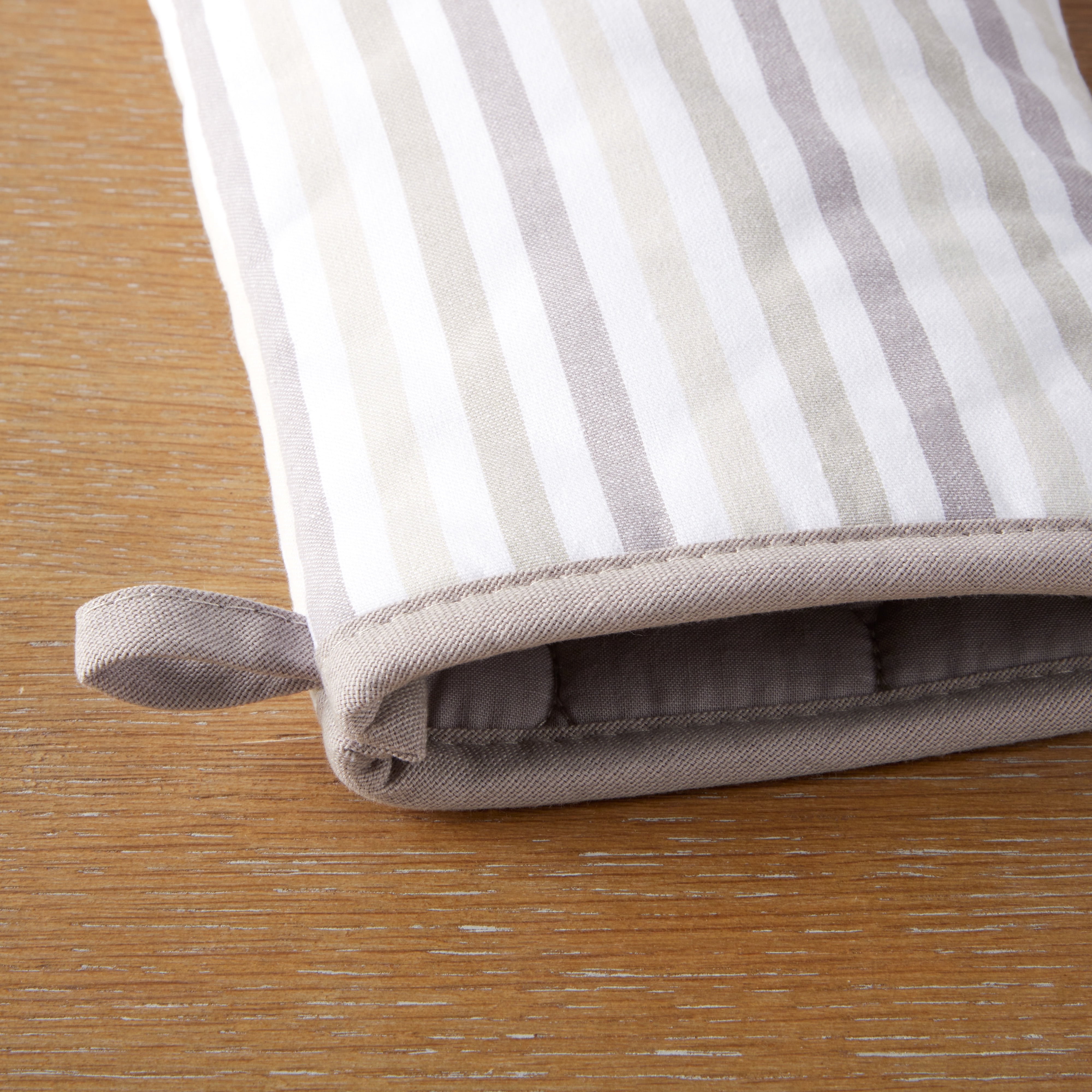 Martha Stewart Daisy Stripe Oven Mitt Set 2-Pack, Beige/Brown, 7"x13"