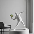 thumbnail image 4 of Estatuas de hombres lanzando ramos de flores, escultura, figura de amante, para el hogar, oficina, dormitorio o estudio. blanco, 4 of 7