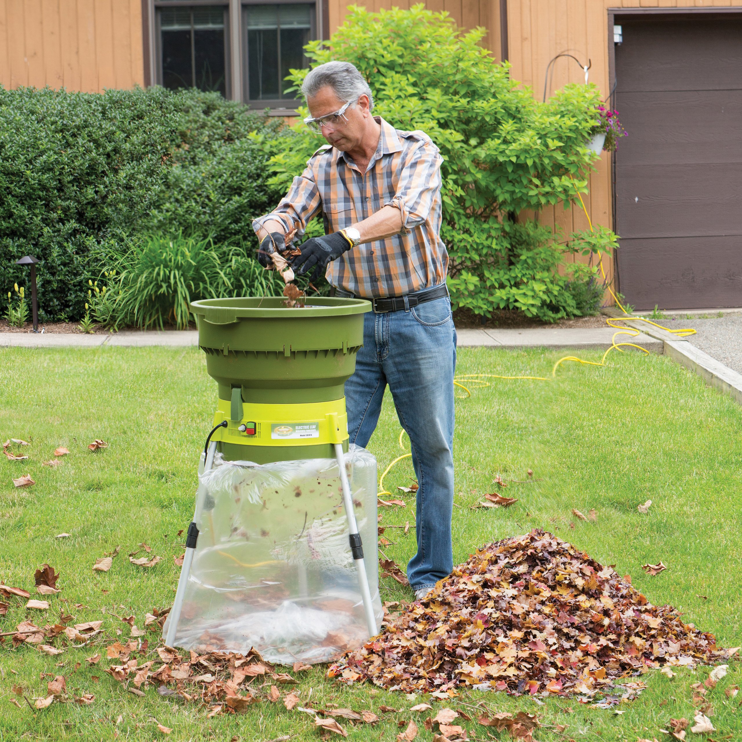 Black and Decker 1500W Garden Mulcher/ Shredder