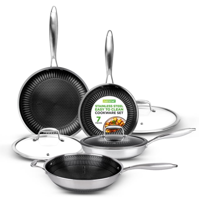 nutrichef juego de sartén y wok de acero inoxidable de tres capas de 7 piezas: set plateado con sartenes de 8" (con tapa), 10" (con tapa), 12" (con tapa) y wok de 12" con asa lateral; vista frontal centrada que muestra interiores texturizados tipo panal antiadherente, bordes de acero pulido y mangos ergonómicos de tacto frío; apto para horno hasta 500°F, compatible con inducción y lavavajillas; a menudo usado para saltear y cocinar porciones familiares.