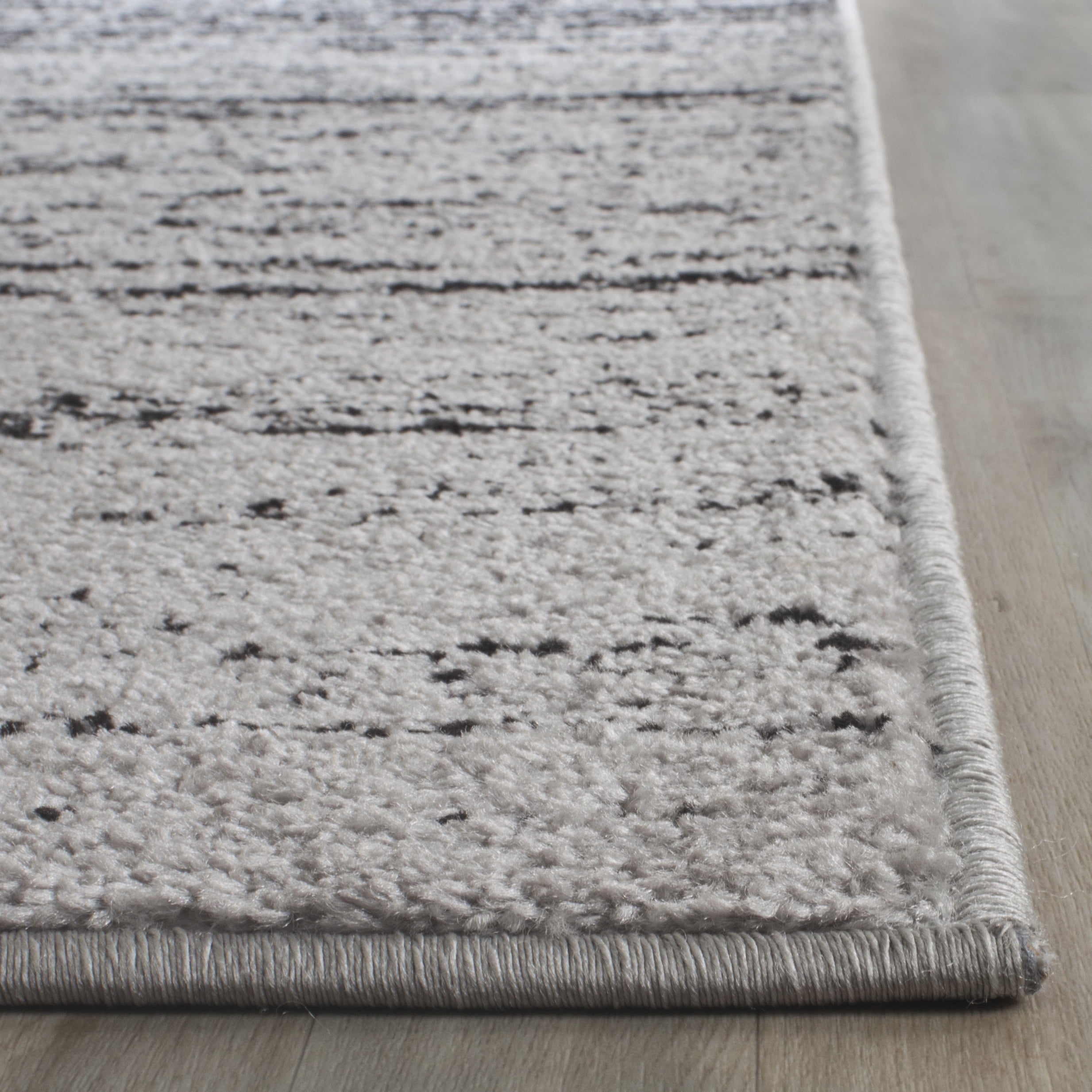 SAFAVIEH Adirondack Esmond Striped Runner Rug, Silver/Black, 2'6" x 10' - Modern Design, Silver & Black, Ideal for Living Room, Bedroom, Dining Space, Entryway, Hallway, Kitchen
