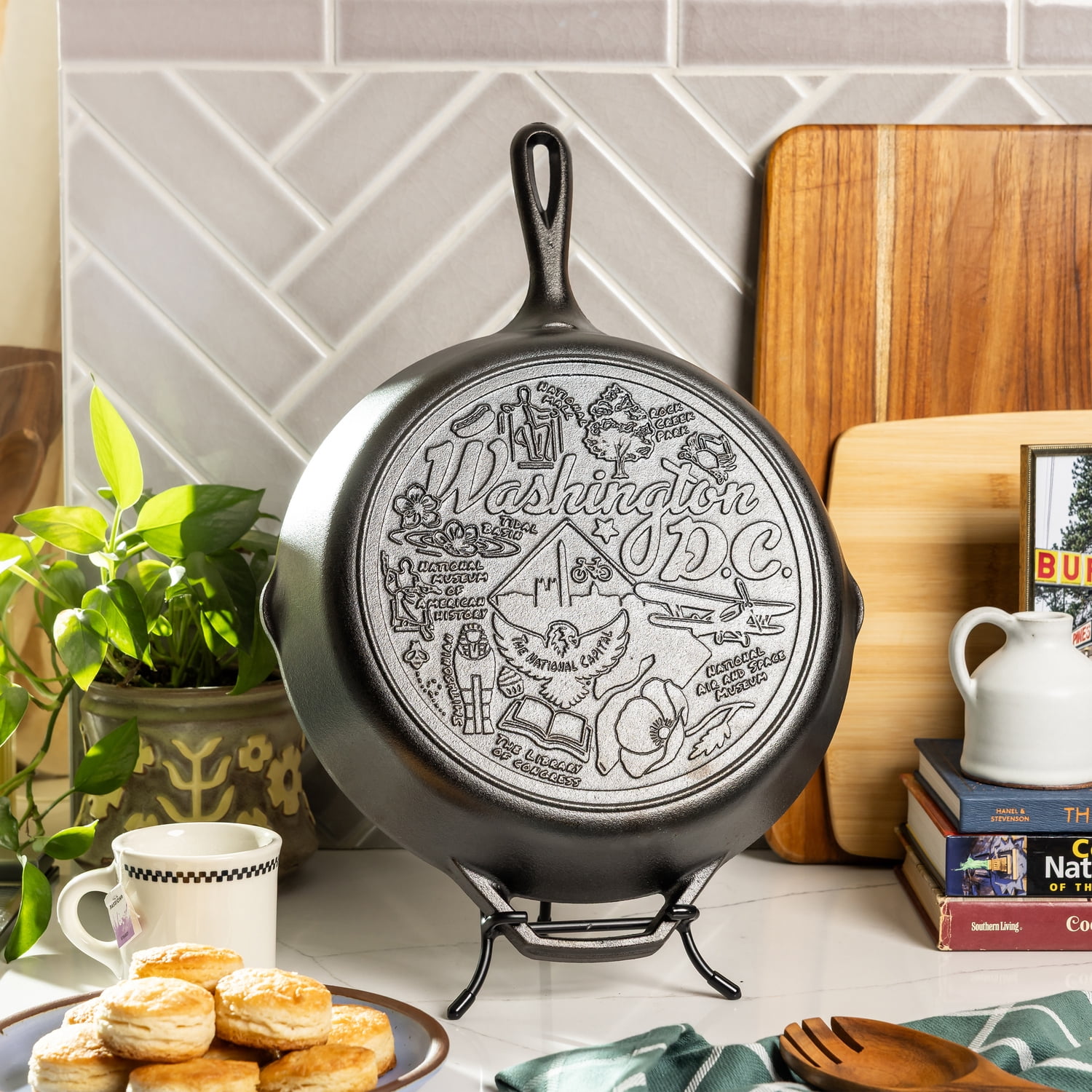 Lodge 12 Inch Seasoned Cast Iron Skillet w/ Washington DC Road Trip