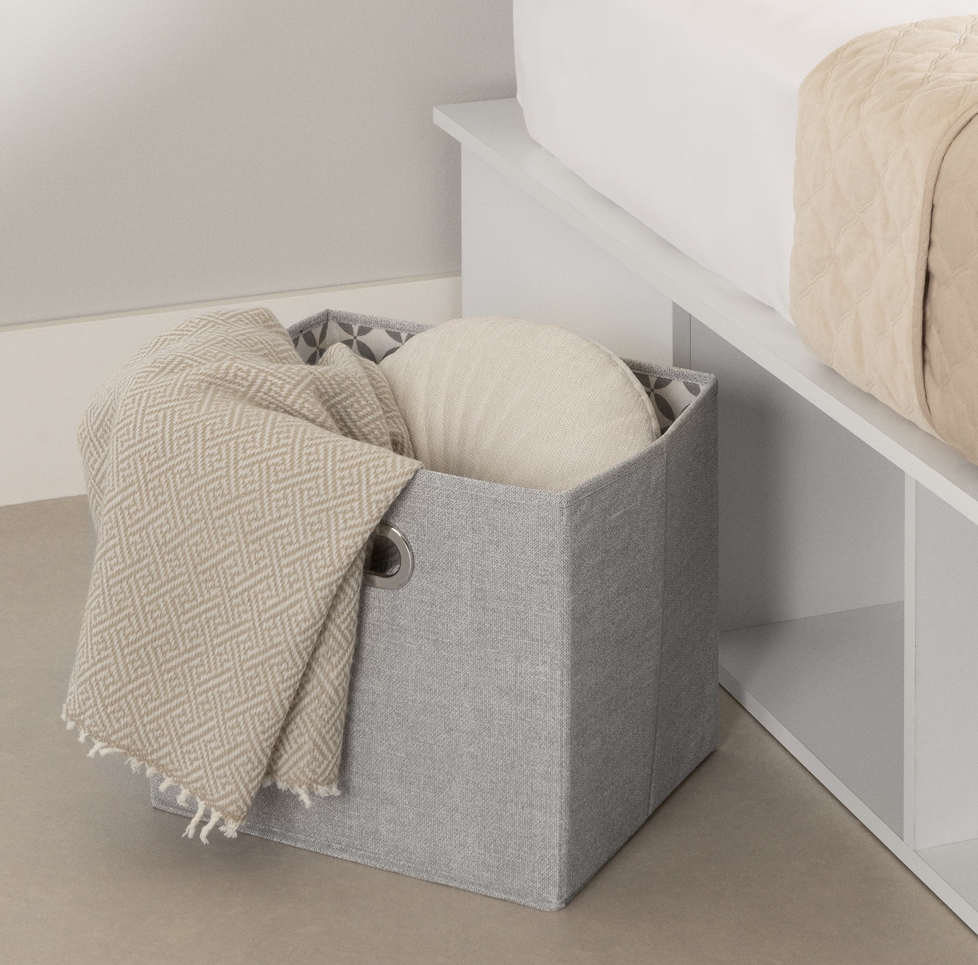 South Shore Flexible Queen Storage Platform Bed with Baskets, in Pure White