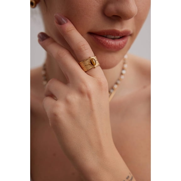 Elegant Vintage Gold Tiger's Eye Ring in Textured 925 Silver