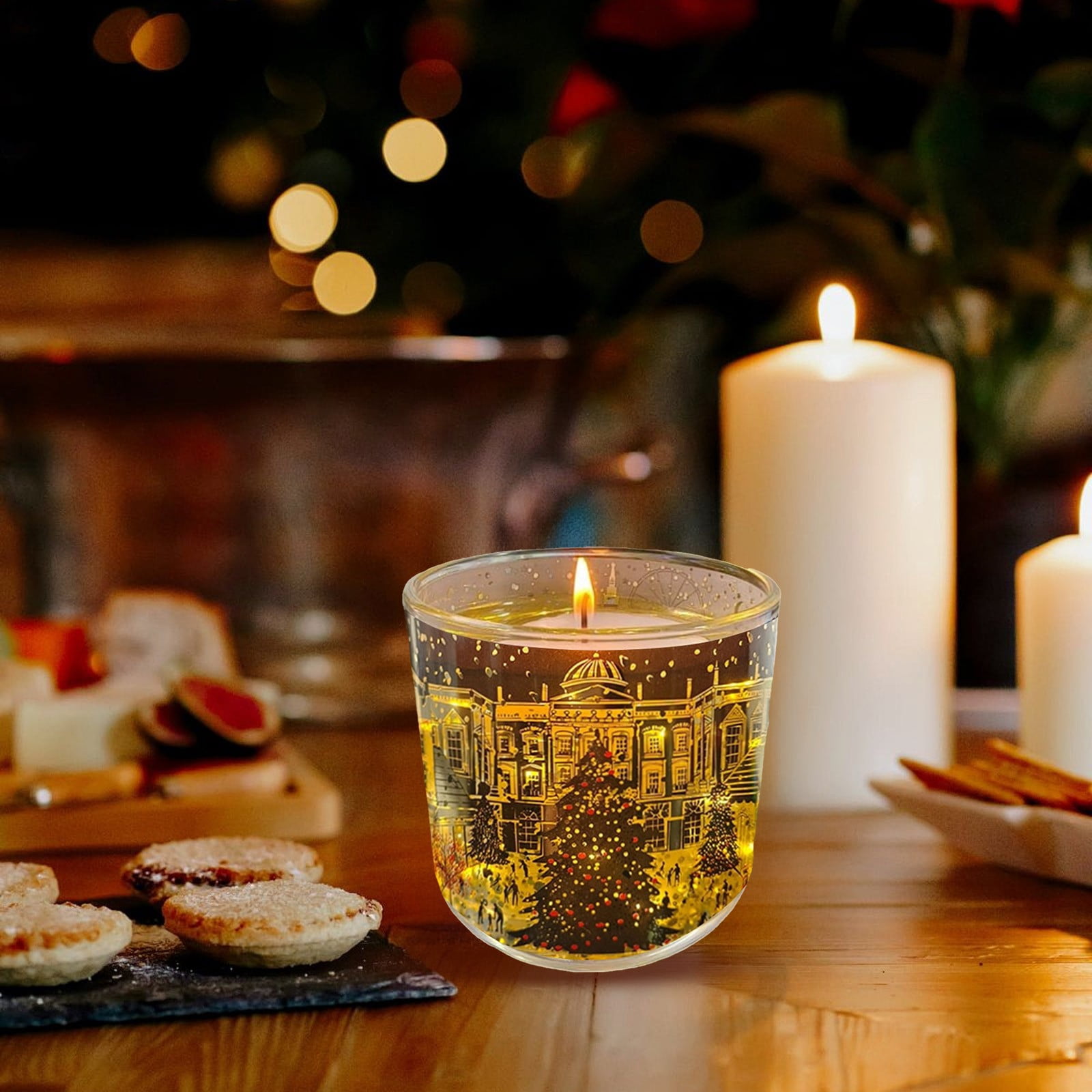 Hometravel Christmas Scented Candle Gift, Glass Jar with Light Sensor and Heat Reactive Wax, London Street Design for Home, Xmas Tree, Women's Present