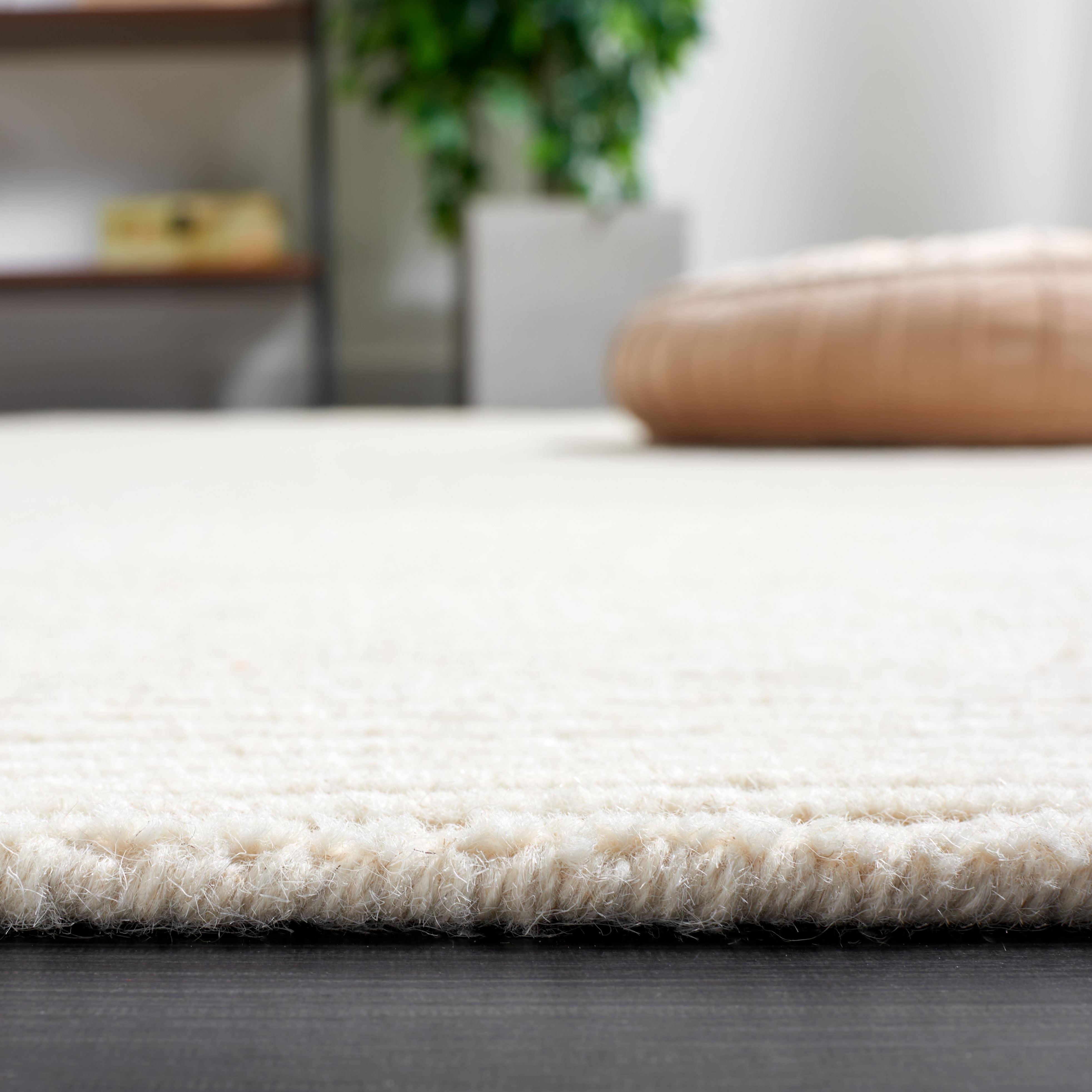 Safavieh Himalaya Hayden Solid Area Rug, Ivory, 5' x 8'