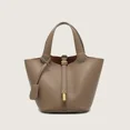 thumbnail image 1 of Bolso de mano de cuero suave con patrón de lichi para mujer, de gran capacidad cesta de comestibles, estilo europeo y americano, 1 of 5