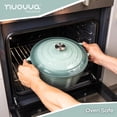 thumbnail image 3 of Olla holandesa de hierro fundido esmaltado Nuovva con tapa, antiadherente, de 6.4 cuartos de galón. Resistente y apta para horno hasta 260 °C. Ideal para hornear pan, estofar, guisar y asar. Sal marin, 3 of 5