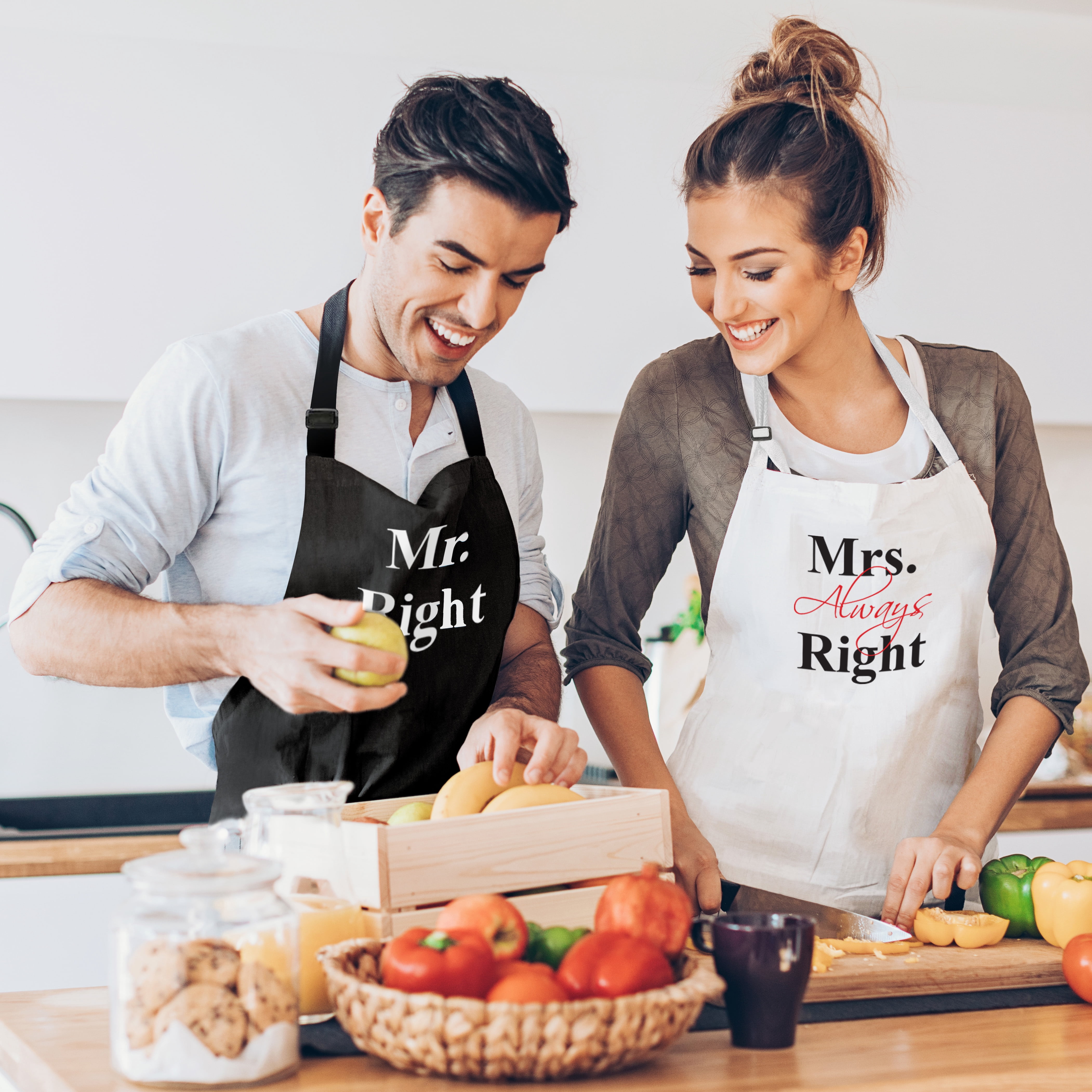 Prazoli His and Hers Aprons for Couples Mr Right Mrs Always Right Engagement and Bridal Shower Gift for Bride, Black & White Apron Set of 2
