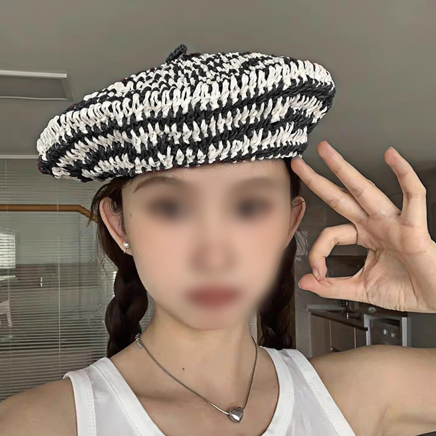LinYooLi Women Summer Straw Woven Sunhat Classic Beret  display picture 1
