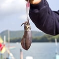 thumbnail image 4 of Señuelos de pesca fluorescentes con señuelo de camarón de madera con anzuelo de calamar para pesca en el mar, 4 of 6