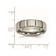 thumbnail image 3 of Bague Alliance pour Homme en Titane Rainurée 8 mm, 3 of 4
