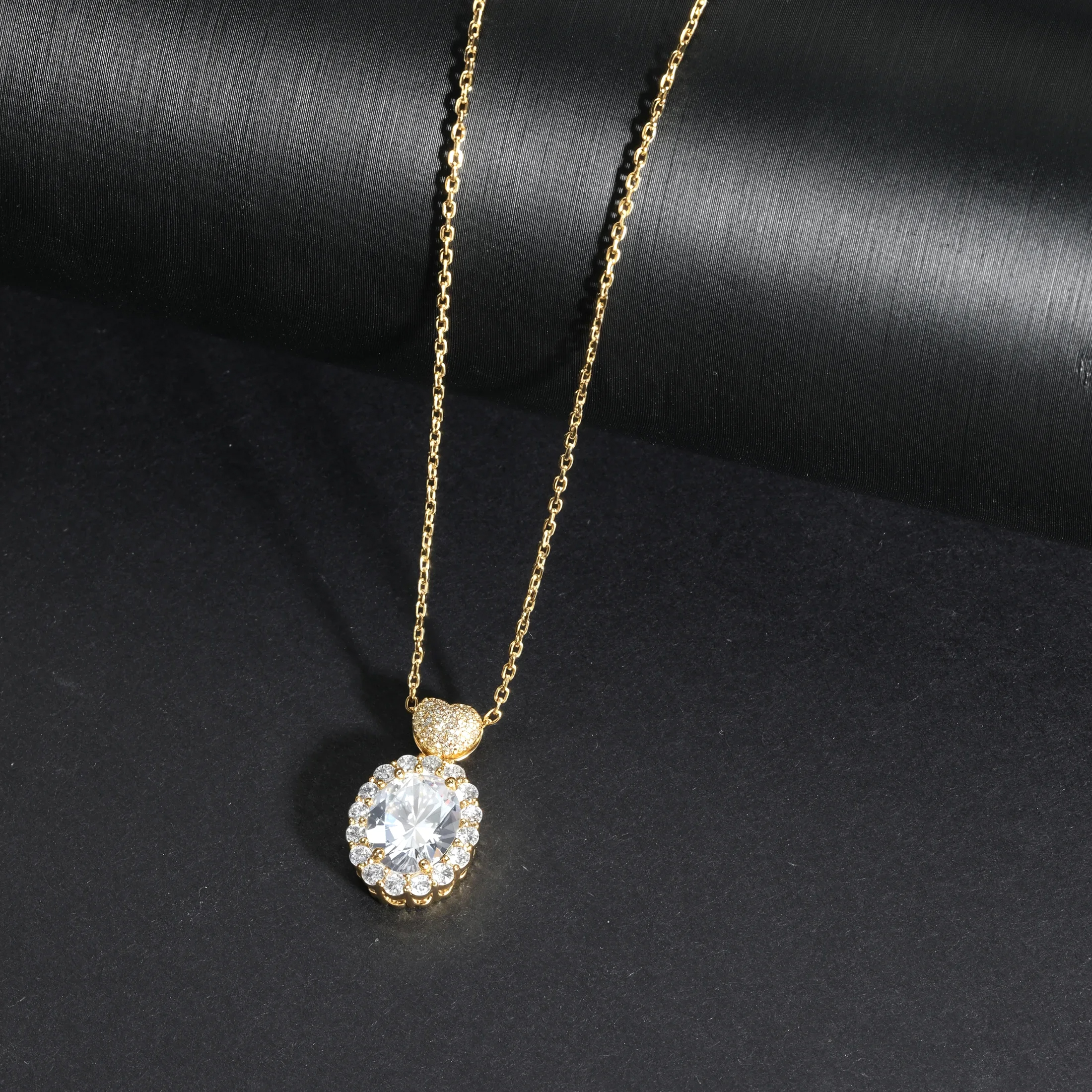 MENGLISI Clear Cubic Zirconia Oval Halo Pendant Necklace for Women, 14K Gold Plated Copper