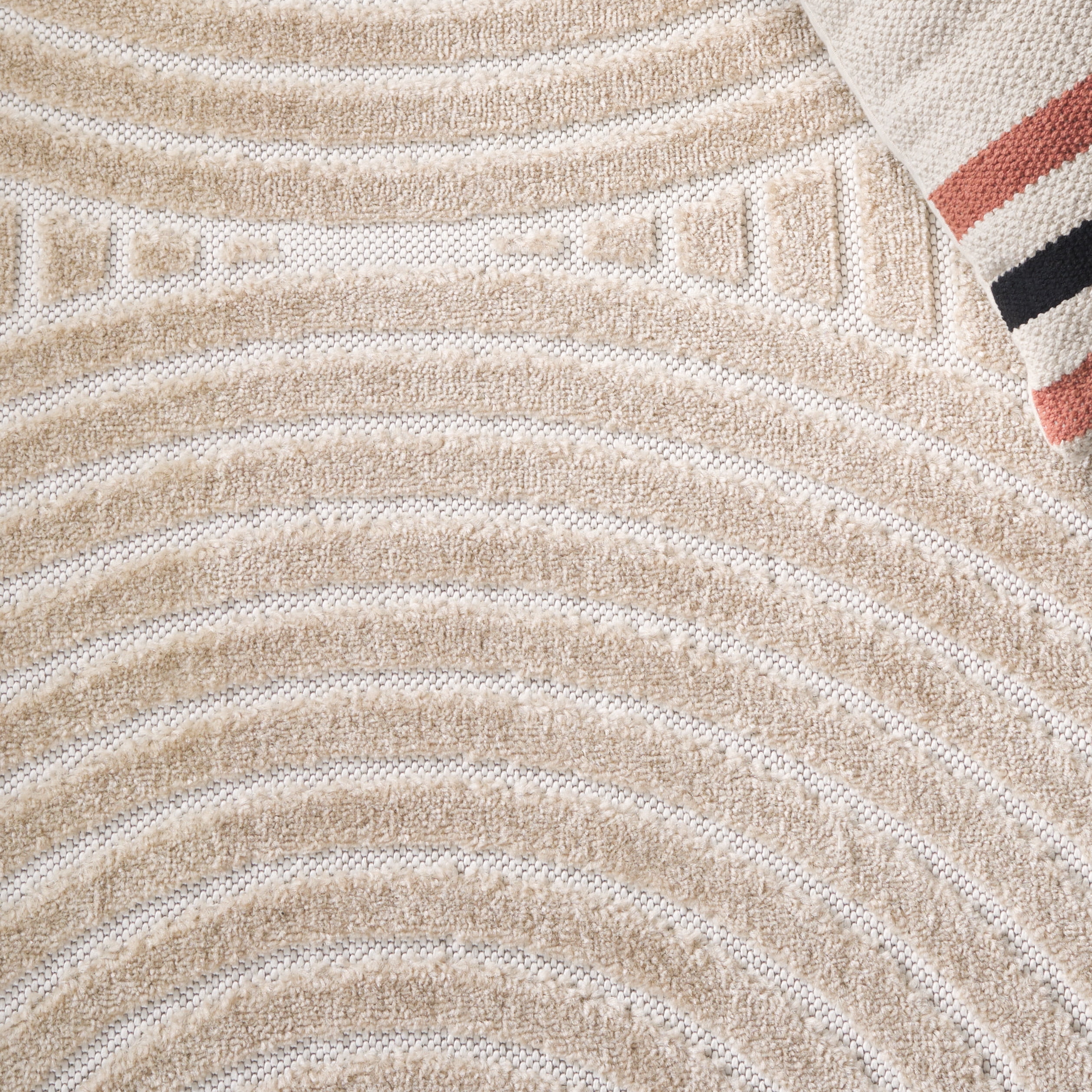 SAFAVIEH Stella Cameron Geometric Indoor/Outdoor Area Rug, Beige/Ivory, 6'7" x 6'7" Round