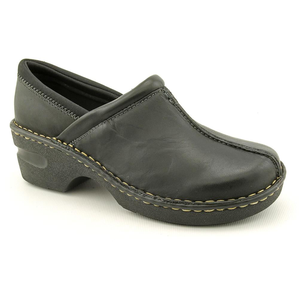 black flat clogs