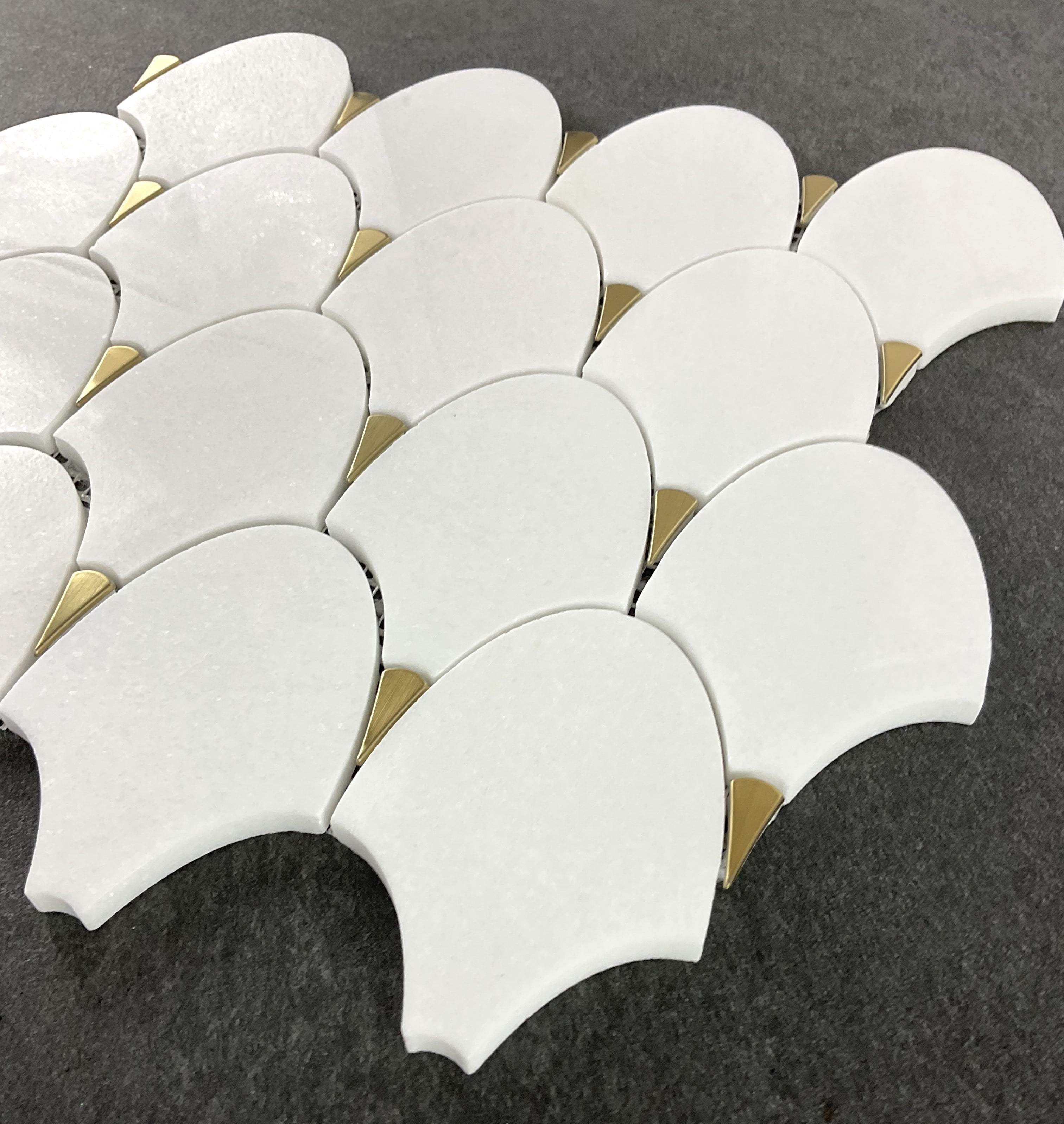 Fan Shape - Thassos White With Gold Metal Mosaic Tile - Case (10 Sheets)