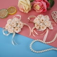 thumbnail image 4 of 2 piezas hermosa flor de mano dama de honor ramillete de muñeca decoraciones de boda satén perla (rosa claro), 4 of 8