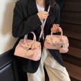 thumbnail image 2 of Bolsos de mano superventas con transmisión en vivo para mujer, novedad 2025, de cuero suave, informales, para uso diario, bandolera de hombro., 2 of 5