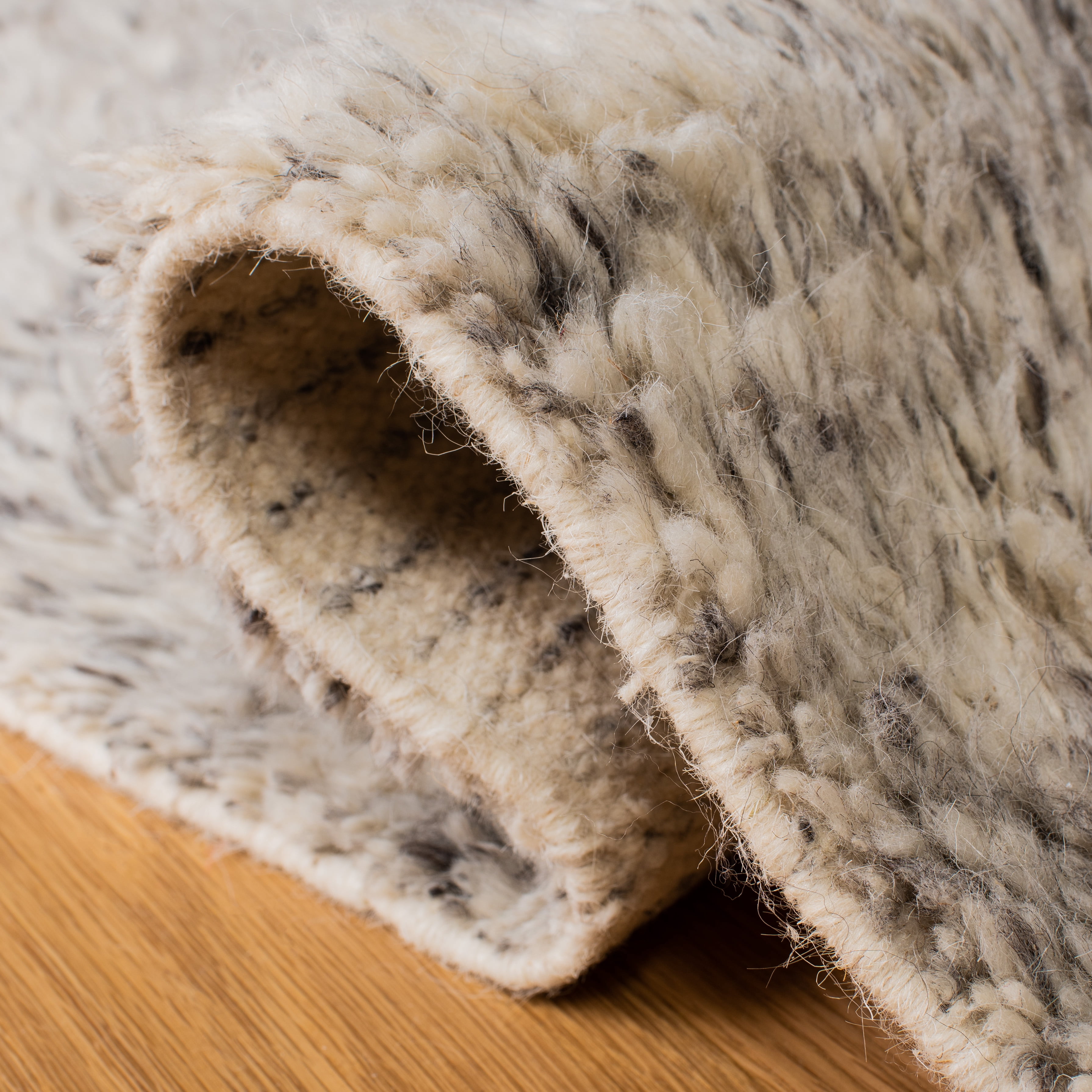 SAFAVIEH Casablanca Anglia Solid Wool Area Rug, Silver, 4' x 6'