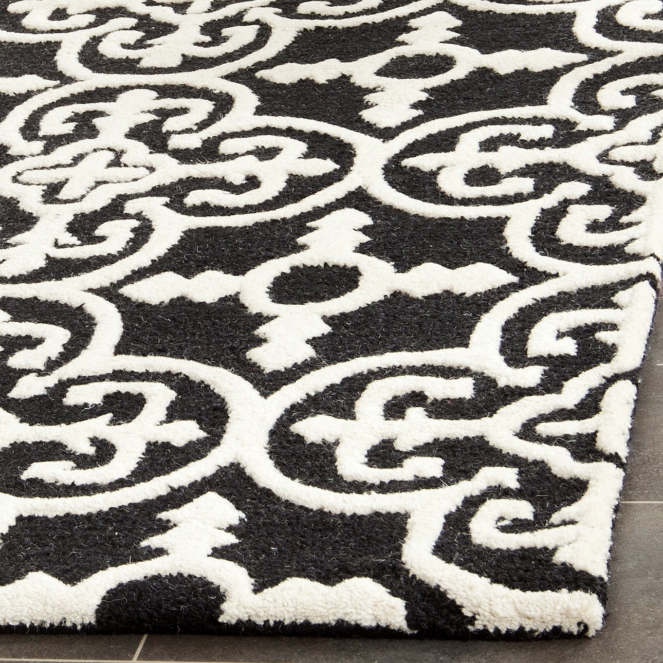 SAFAVIEH Cambridge Kimberly Geometric Wool Area Rug, Black/Ivory, 4' x 4' Square