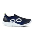 thumbnail image 2 of Zapato de recuperación OOFOS oOMG Sport Low blanco y azul marino para hombre 11.5, 2 of 7