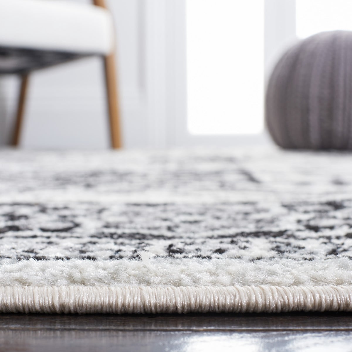SAFAVIEH Tulum Justina Traditional Area Rug, 8' x 10', Ivory/Black